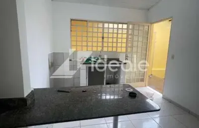 Casa com 2 quartos para alugar na Rua Jundiaí, Cristo Rei, Várzea Grande