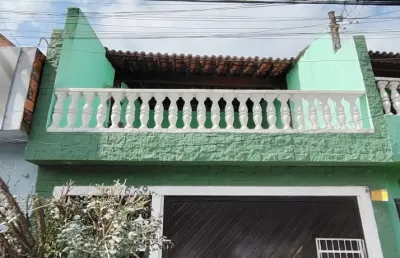 Lindo sobrado com 2 dormitórios e vaga para 4 carros!