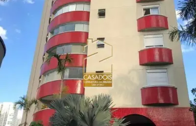 Venda de apartamento de 116m² au no brooklin. reformado com 2 suítes e 3 vagas.
