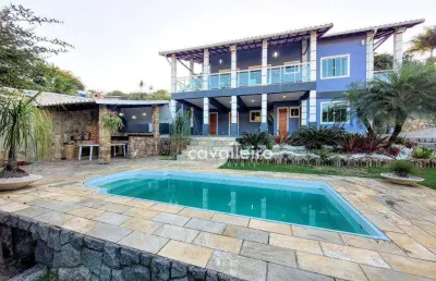 Casa no flamengo, c/ piscina, área gourmet & 4 quartos em terreno com 840m². maricá-rj