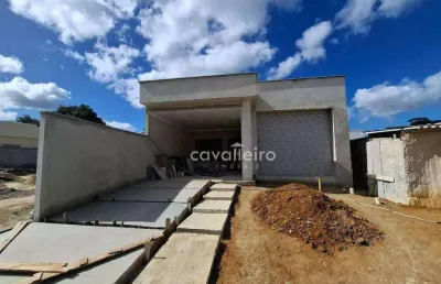 Casa com 03 qurtos, sendo 01 suíte, em condomínio proximo ao centro de maricá