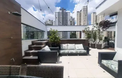 Charmosa cobertura duplex reformada com excelente acabamento!