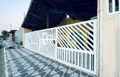 Casa com 2 quartos à venda na Rua Carmem Molon Zaccaro, 967, Balneário Maracanã, Praia Grande