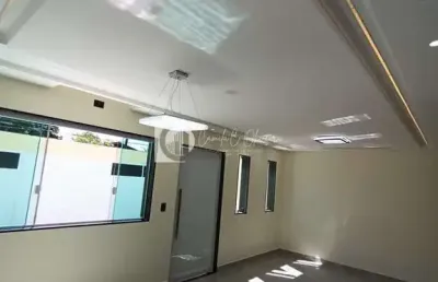 Casa isolada com piscina 3 quartos, 1 suíte, maracanã, pg