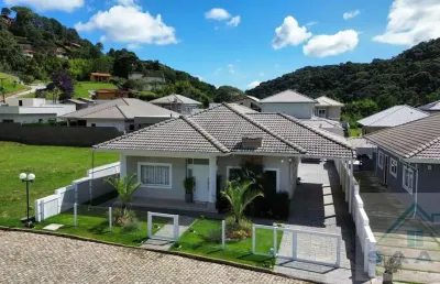 Casa para venda em teresópolis, green valleiy, 3 dormitórios, 3 suítes, 4 banheiros, 6 vagas