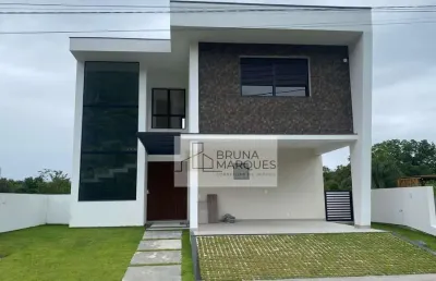 Conheça esta espetacular casa à venda em uma localização diferenciada entre jurerê e canasvieiras!