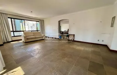Apartamento espaçoso, com grande potencial para reforma e muita valorizção