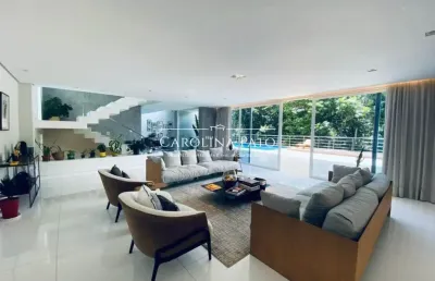 Linda, espaçosa e moderna mansão com alto padrão construtivo