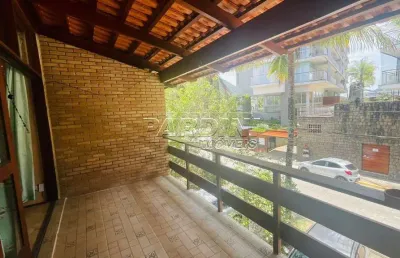 Triplex com 3 dormitórios em ótima localização no saco da ribeira em ubatuba!