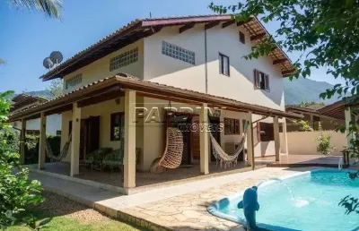 Linda casa em condomínio, com 5 dormitórios, piscina e área gourmet na praia de itamambuca em ubatuba!