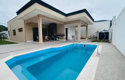 Linda residência alto padrão com 3 dormitórios, piscina e área gourmet, na praia da lagoinha em ubatuba!