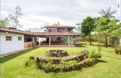 Linda casa com 3 suítes, piscina e ótima área gourmet, no bairro folha seca em ubatuba!