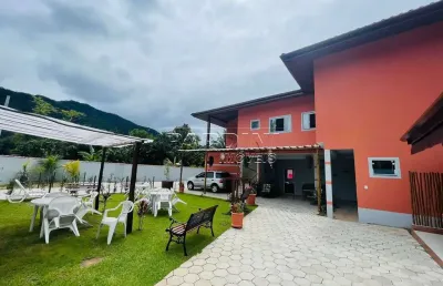 Excelente pousada no saco da ribeira, próxima das marinas e da praia do lázaro, em ubatuba!