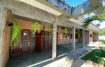 Ótima casa com 4 suítes, em condomínio, próxima ao mar, na praia dura em ubatuba!