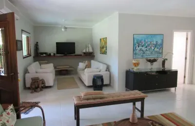 Linda  casa à venda em condomínio na praia lázaro em ubatuba!