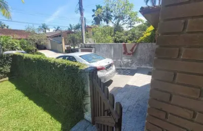 Ótima casa em condomínio com 4 dormitórios, próxima do mar, na praia do lázaro em ubatuba!