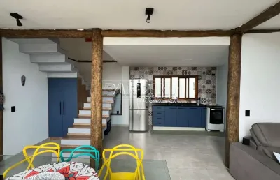 Ótimo sobrado com 3 dormitórios e varanda gourmet, perto do mar, na praia da enseada em ubatuba!