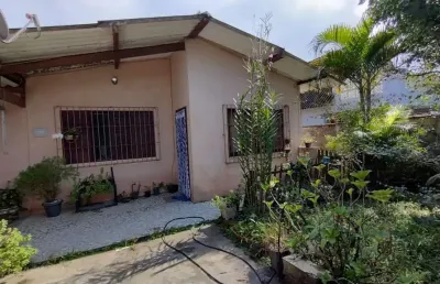 Casa para venda em itanhaém, umuarama, 2 dormitórios, 1 banheiro, 2 vagas