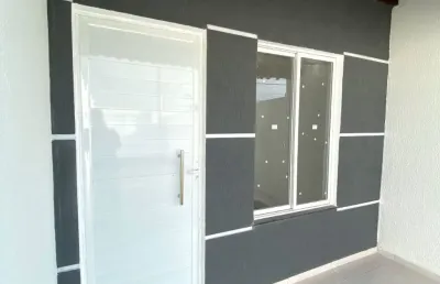 Linda casa sala 2 quartos 1 suíte. área de serviço, quintal na pedra de guaratiba