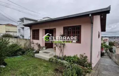 Terreno com casas para investimento no bairro alto.