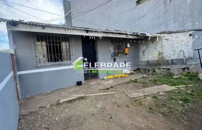Casa no santa cândida!!! 02 qtos, terreno, próx. a rotatória