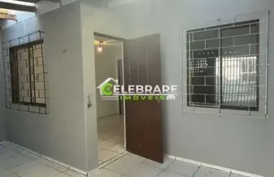 Casa no sítio cercado!!! 02 qtos, próx. merc. superzamp
