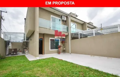 Belíssimo sobrado de esquina, com 3 quartos sendo 1 suíte e 4 vagas de garagem no vitória régia (cidade industrial)