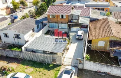 Linda residência ampla no bairro novo mundo com 260m² de área construída, 3 quartos sendo 1 suíte com closet e 5 vagas de garagem.