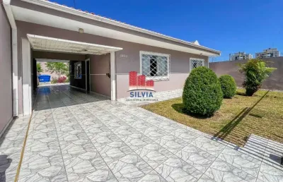 Linda casa averbada, com 191,43m², 7 vagas de garagem, no bairro novo mundo.