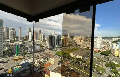 Apartamento a venda no edificío reino unido localizado no centro de itajaí.