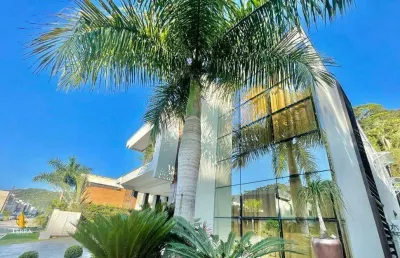 Casa a venda no condomínio costa verde localizado no bairro fazenda em itajaí.