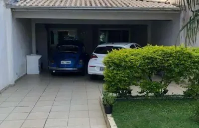 Sobrado a venda no centro em itajaí com 150m² de terreno.