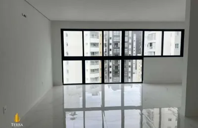 Apartamento a venda no edifício dresden residence localizado no centro em balneário camboriú.