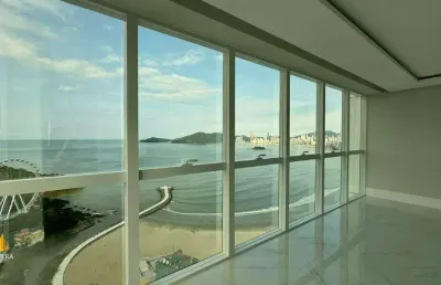 Apartamento a venda no skyline tower localizado penas 200 metros do mar.