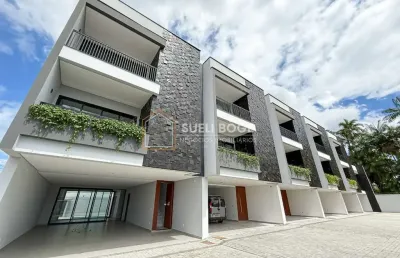 Sobrado com 3 suítes e 2 vagas de garagem no bairro glória