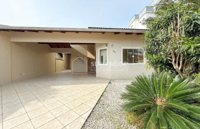 Casa com 3 quartos à venda no Iririú, Joinville 