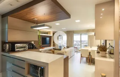 Vista definitiva, sala ampliada e marcenaria impecável em condomínio clube
