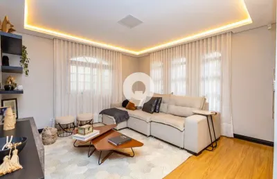Casa térrea reformada com 219m² com edícula e piscina