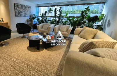 Apartamento amplo com sala espaçosa, 3 suítes e 4 vagas
