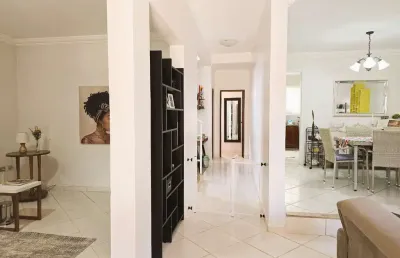 Elegante casa tipo para venda em planalto verde com 4 quartos, sendo 4 suítes, 265m²