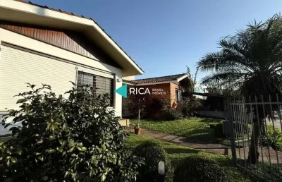 Casa para alugar na avenida teixeira mendes, 1130, chácara das pedras, porto alegre por r$ 15.000
