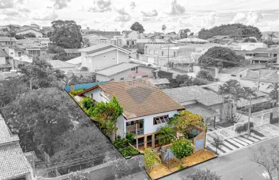 Casa espaçosa no jardim do lago em atibaia com 03 dormitórios, suíte com closet e vista para a pedra grande.