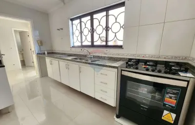 Casa em condomínio vila santista em atibaia com 3 suítes