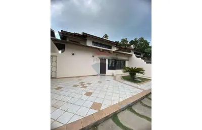 Casa em condominio em atibaia vila santista com 3 suites