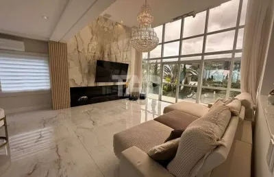 Casa alto padrão para venda a 100m da praia em condomínio fechado