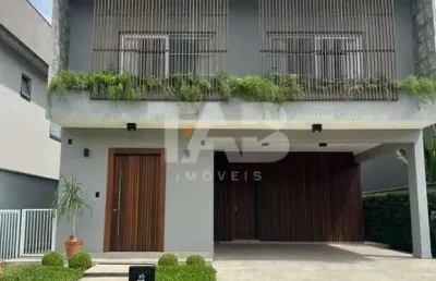 Casa de alto padrão no condomínio caledônia à venda