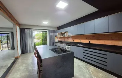 Casa a 100 metros do mar para locação | praia brava