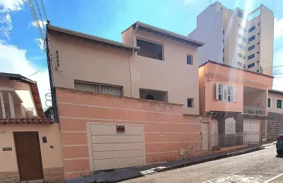 Casa com 4 quartos à venda na Avenida Benjamin Constant, 345, Centro, Varginha