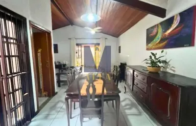 Casa de 3 quartos à venda próxima ao mar na praia da enseada