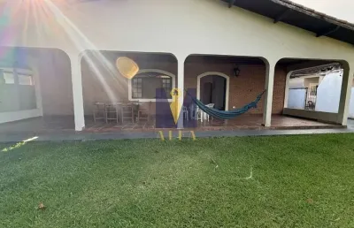 4 casas distribuídas em mais de mil m² de terreno na praia do lázaro, ubatuba/sp